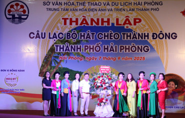 Công ty CPPT Dinh dưỡng Hoa Kỳ chúc mừng CLB Hát Chèo Thành Đông TPHP