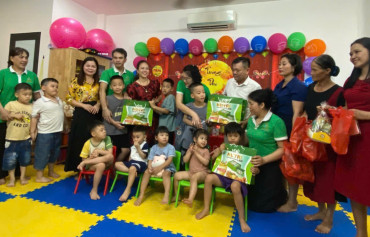 Công ty Cổ phần Phát triển Dinh Dưỡng Hoa Kỳ phối hợp với CLB Nhà báo Nữ Thành phố Hải Phòng và các Mạnh Thường Quân tặng quà cho trẻ em có hoàn cảnh đặc biệt