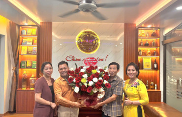 Công ty Cổ phần Phát triển dinh dưỡng Hoa Kỳ đón nhận những tình cảm tốt đẹp nhân ngày Doanh nhân Việt Nam 13-10.