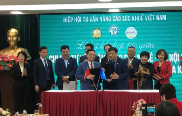 Công ty CP Phát triển Dinh Dưỡng Hoa Kỳ ký kết hợp tác với Chi hội Tư vấn nâng cao sức khỏe Hà Nội 1