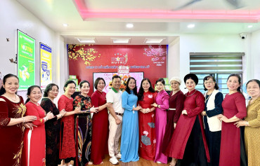 Lãnh đạo công ty cùng quý đối tác, khách hàng trong buổi lễ kỷ niệm Quốc tế phụ nữ