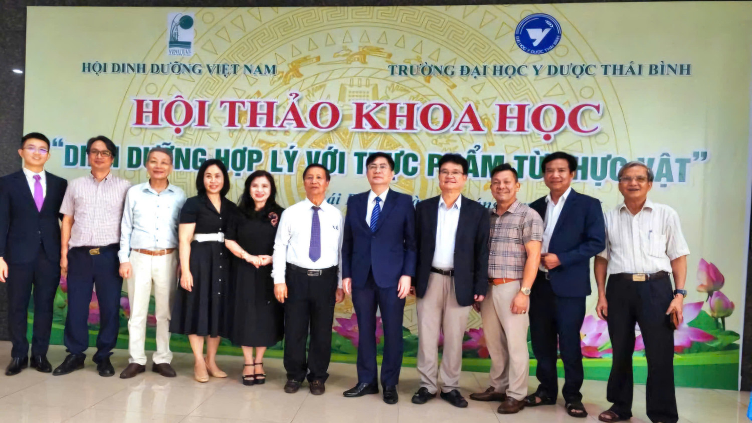 Tổng Giám đốc Lê Quang Lưỡng và đoàn CBCNV Công ty tham dự Hội nghị